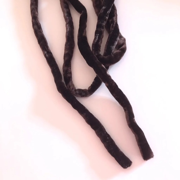 Dark Brown Velvet Bow Choker - Picture 3 of 3